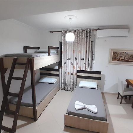 Guest House Taverna Laberia 3 Gjirokastra Kültér fotó