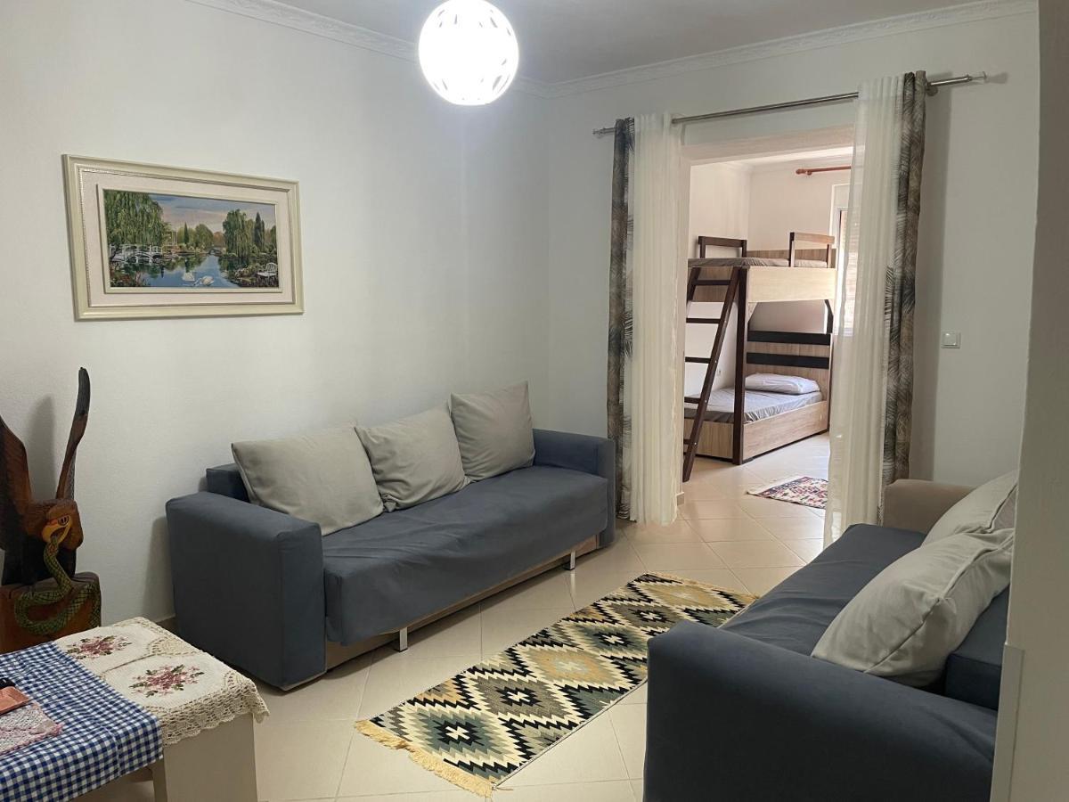 Guest House Taverna Laberia 3 Gjirokastra Kültér fotó
