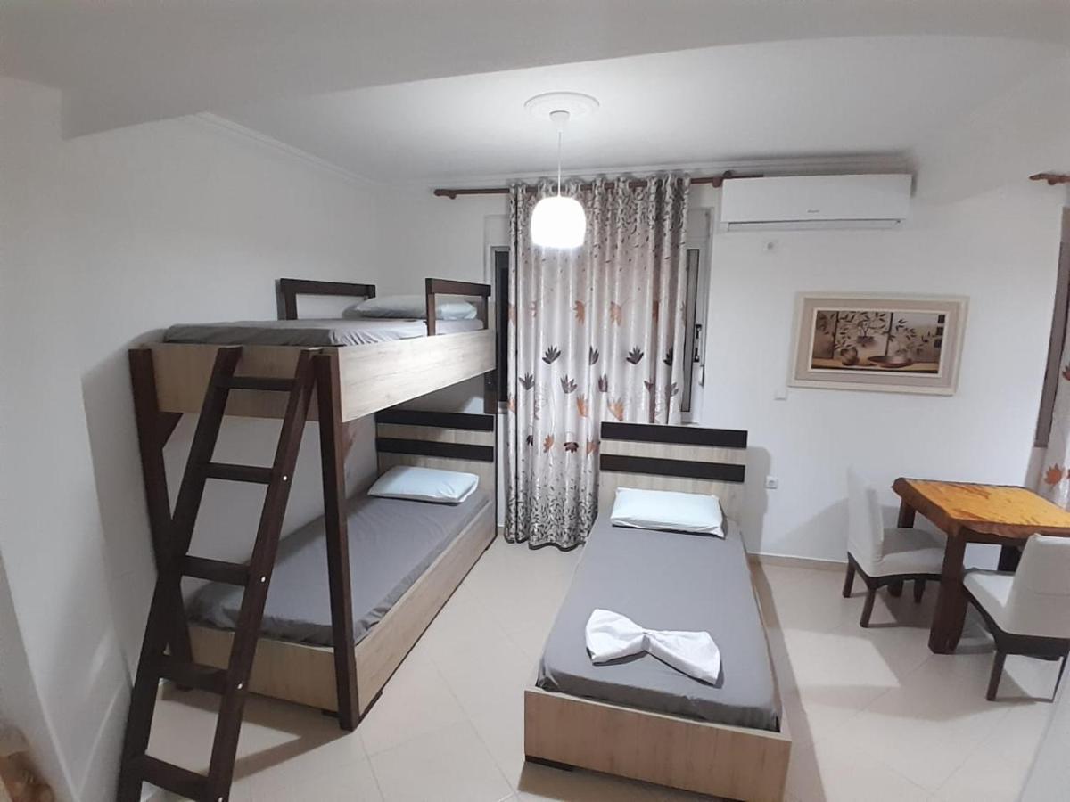 Guest House Taverna Laberia 3 Gjirokastra Kültér fotó